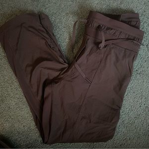 LULULEMON Dance Studio Mid-Rise Cropped Pant